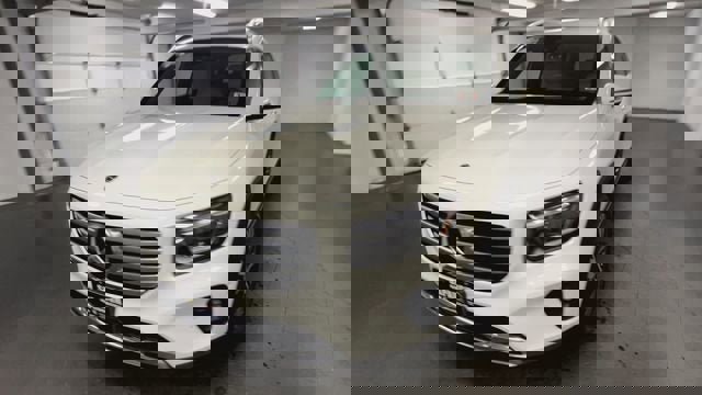 Used 2024 Mercedes-Benz GLB 250 4MATIC image 3