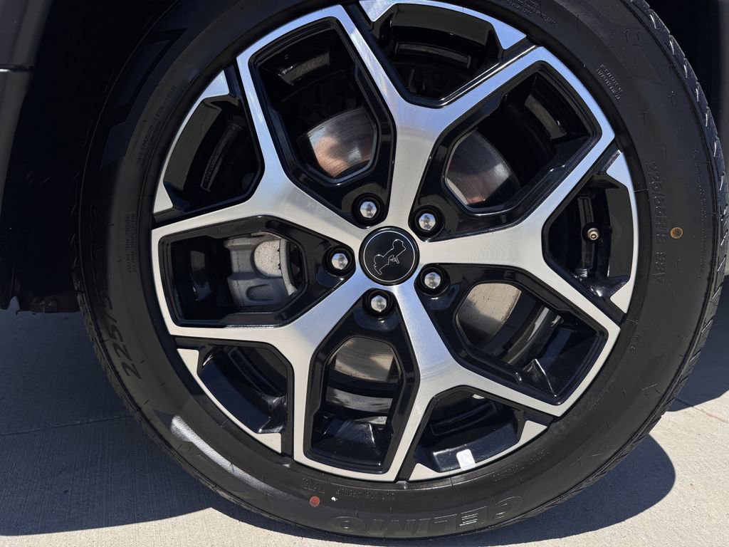 Used 2025 Jeep Compass Limited image 9