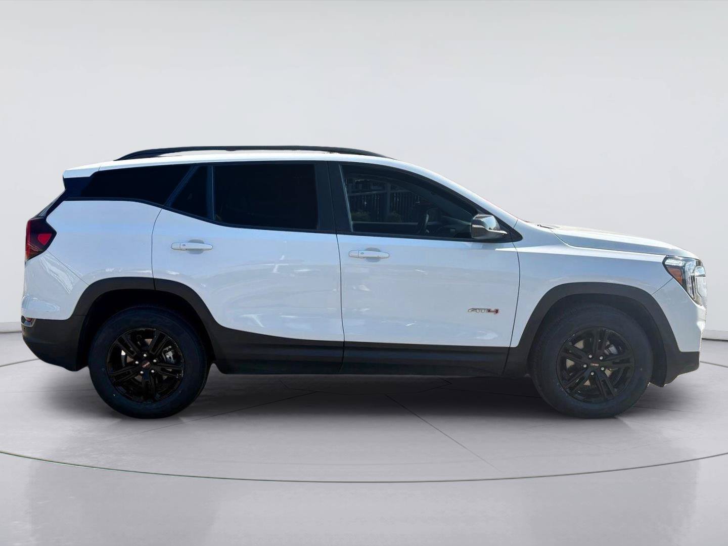 Used 2023 GMC Terrain AT4 AWD/4WD image 2