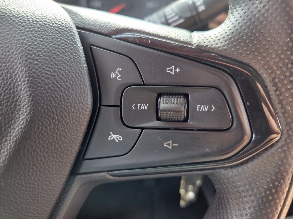 Certified 2024 Chevrolet Trax LS w/ LS Convenience Package FWD image 28