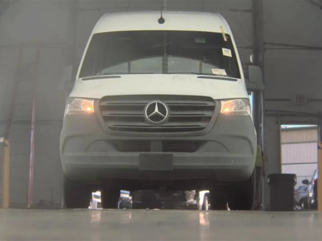 Used 2021 Mercedes-Benz Sprinter 2500 w/ Driver Convenience Package image 6