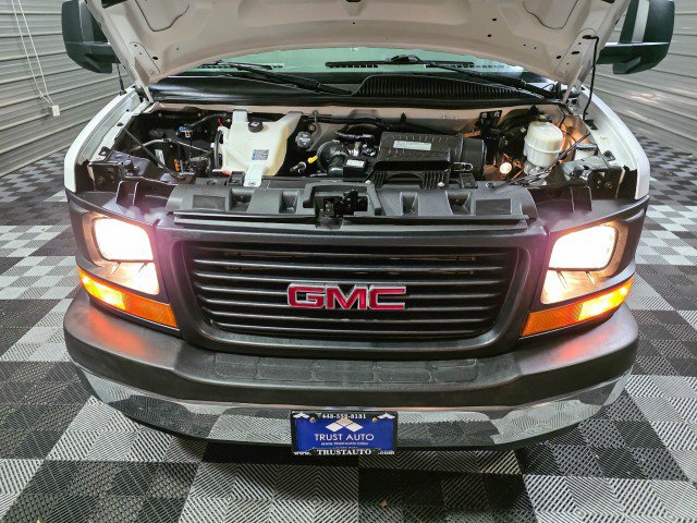 Used 2017 GMC Savana 4500 image 28