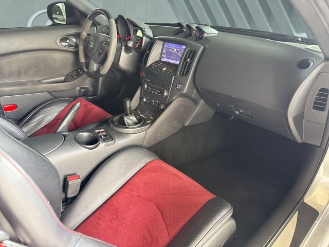 Used 2018 Nissan 370Z NISMO RWD image 23