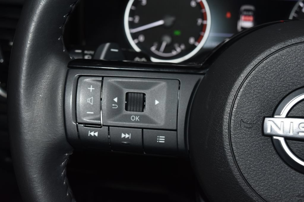 Used 2023 Nissan Rogue SL AWD/4WD image 9