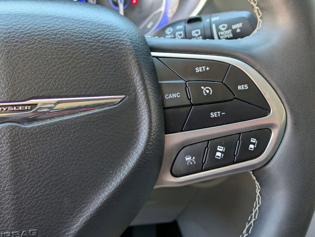 Used 2024 Chrysler Pacifica Touring-L image 21