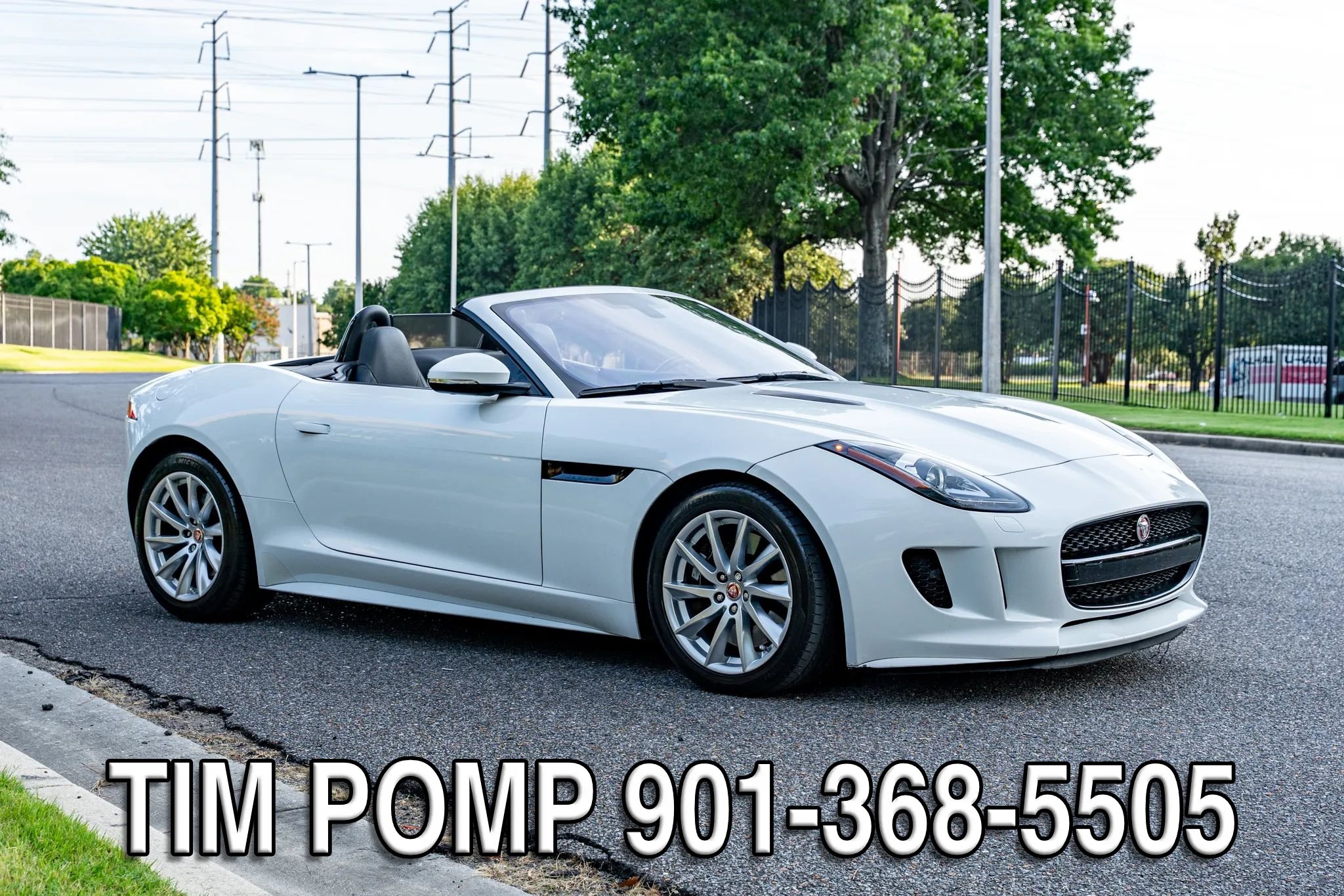 Used 2017 Jaguar F-TYPE Convertible RWD image 4