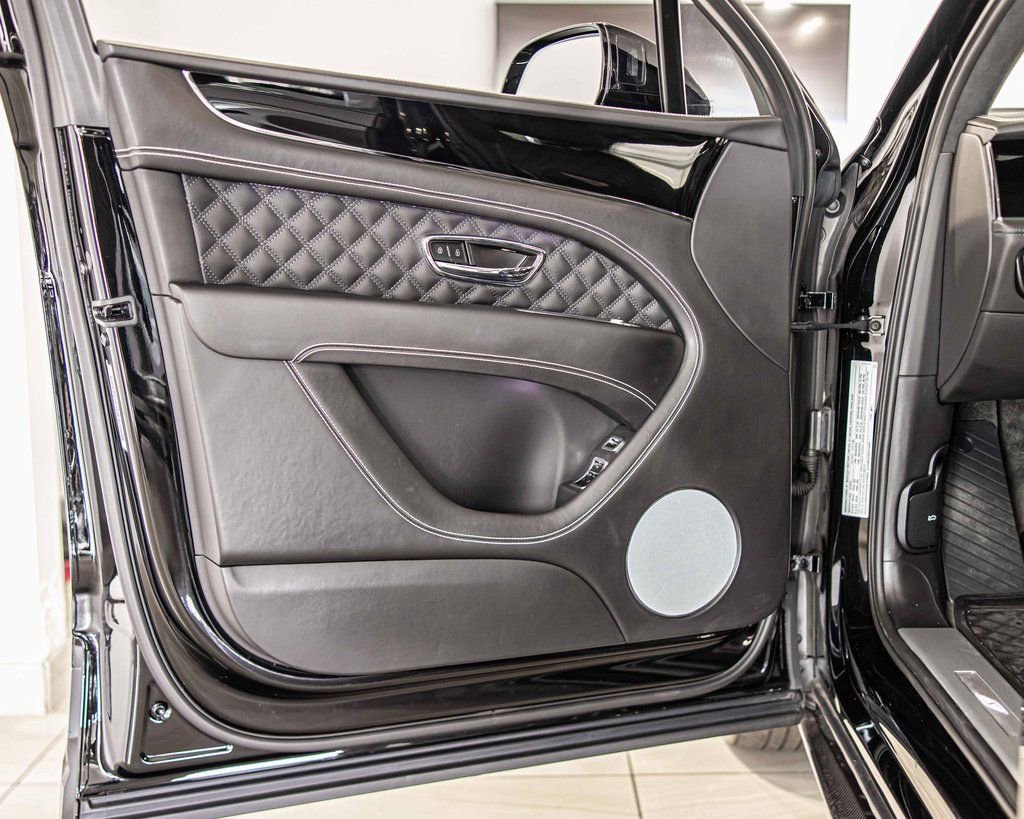 Used 2022 Bentley Bentayga image 36