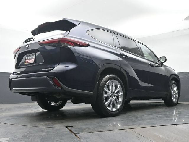 Certified 2024 Toyota Highlander Limited AWD/4WD image 34