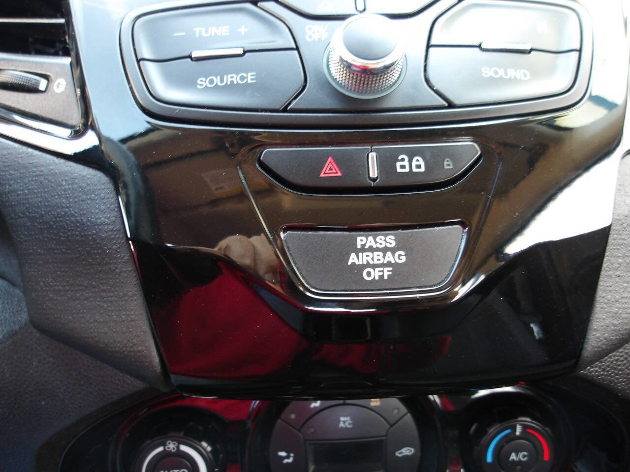 Used 2014 Ford Fiesta SE w/ Equipment Group 201A FWD image 13