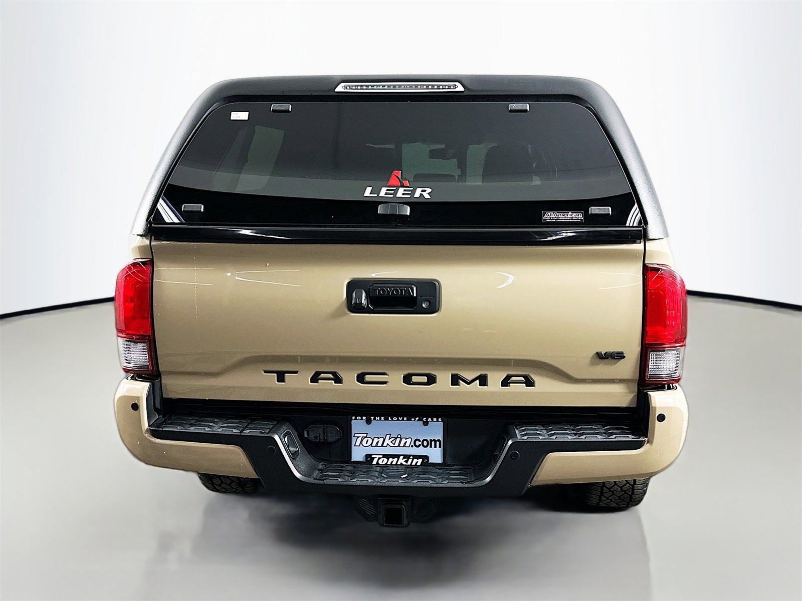 Used 2018 Toyota Tacoma TRD Sport w/ Technology Package image 6