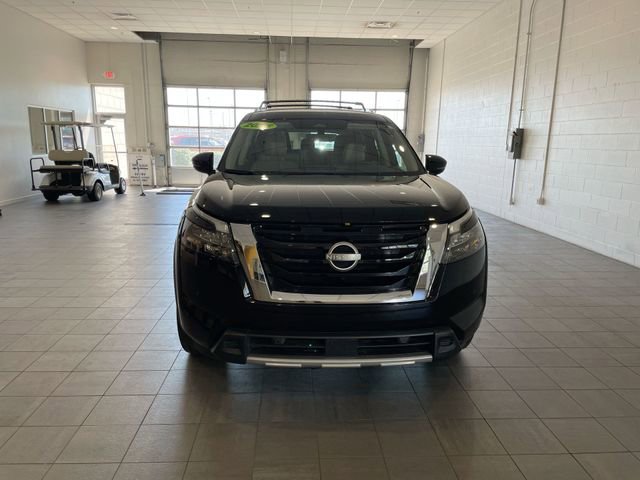 Used 2025 Nissan Pathfinder SL AWD/4WD image 7