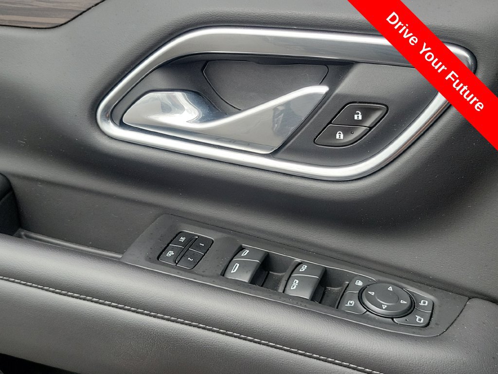 Used 2021 Chevrolet Tahoe Z71 w/ Luxury Package AWD/4WD image 17