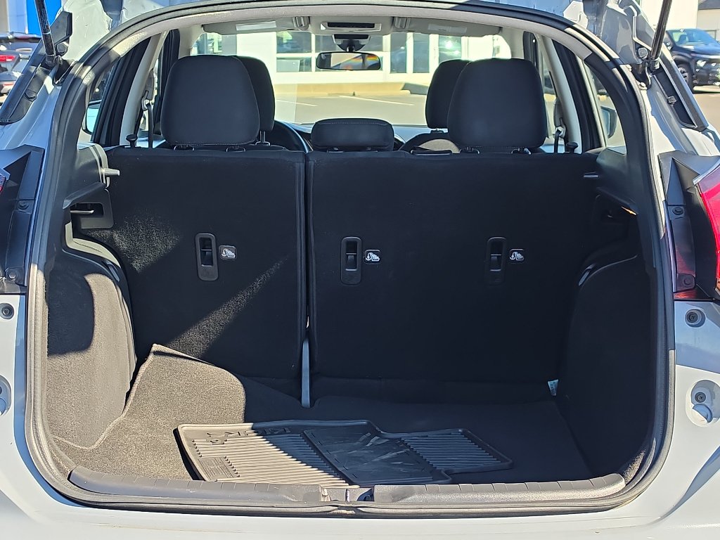 Used 2022 Nissan Kicks SV FWD image 9