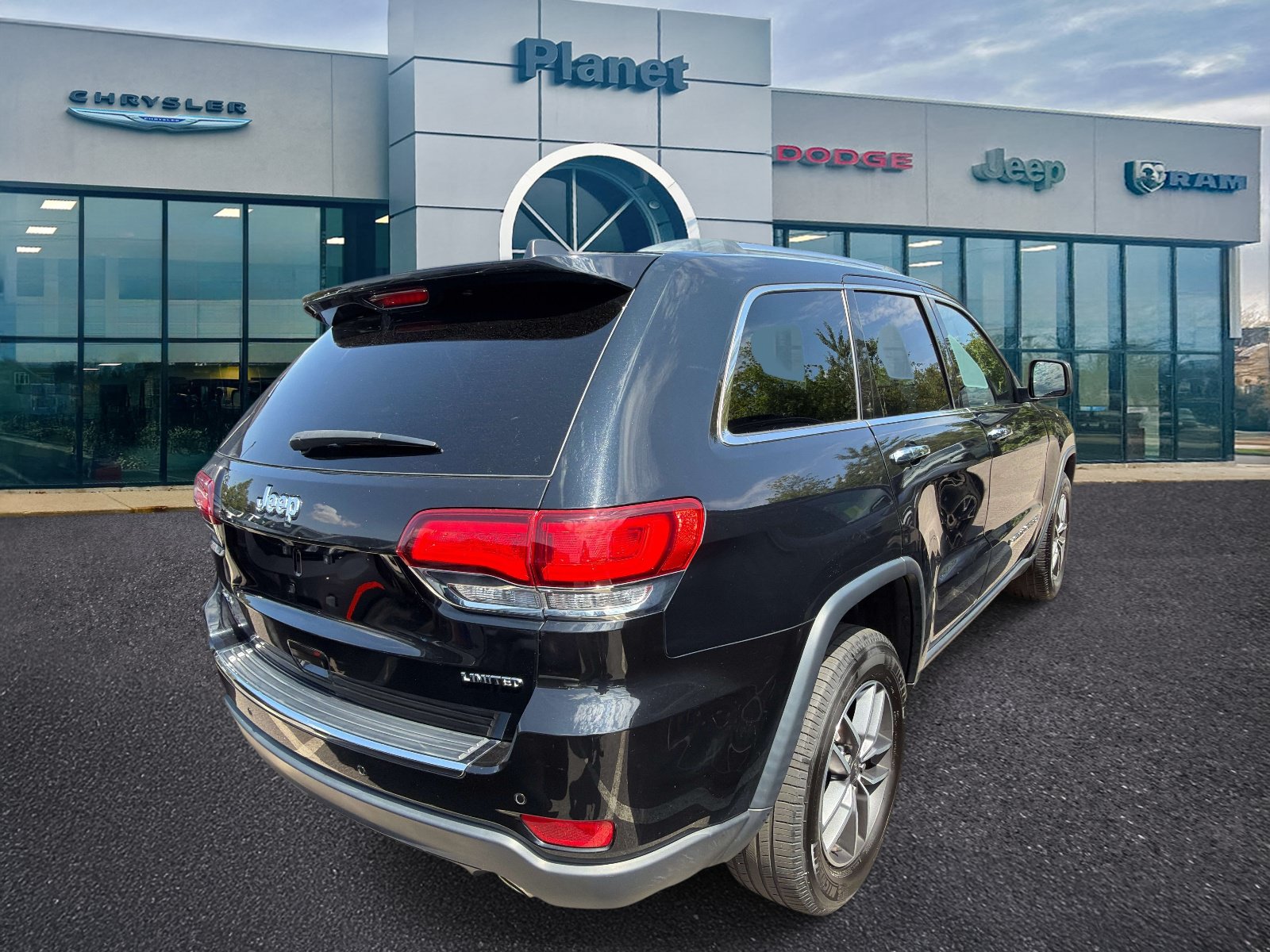 Used 2022 Jeep Grand Cherokee Limited AWD/4WD image 2