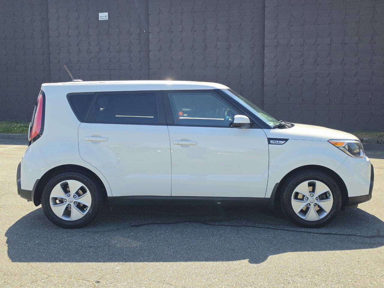Used 2016 Kia Soul w/ Option Group 020 FWD image 8