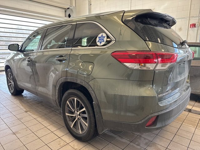 Used 2019 Toyota Highlander XLE image 3