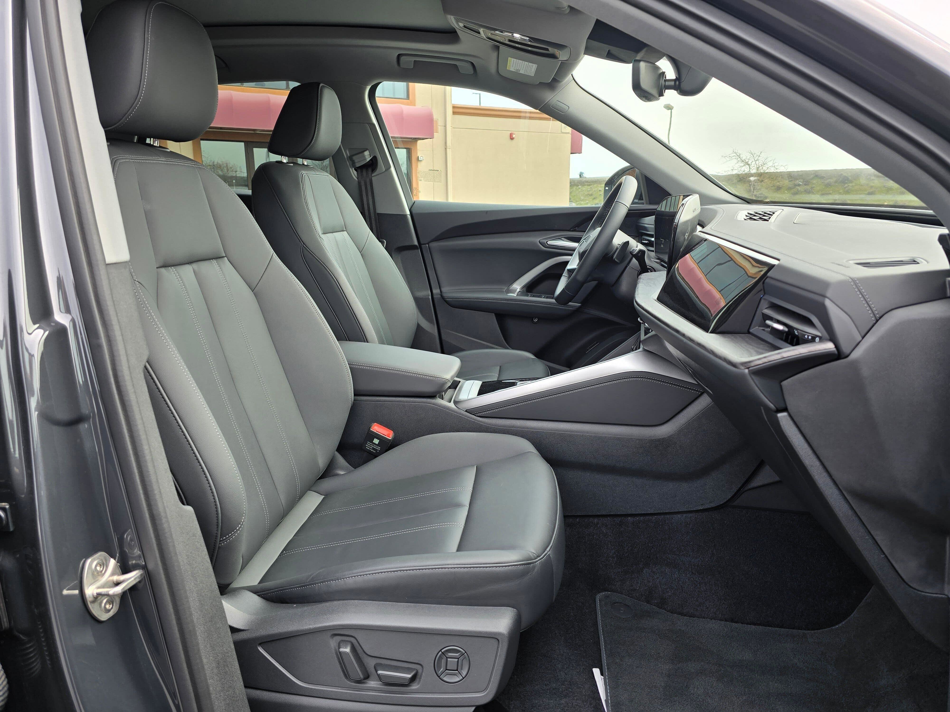 Certified 2025 Audi Q5 Premium w/ Convenience Package image 15