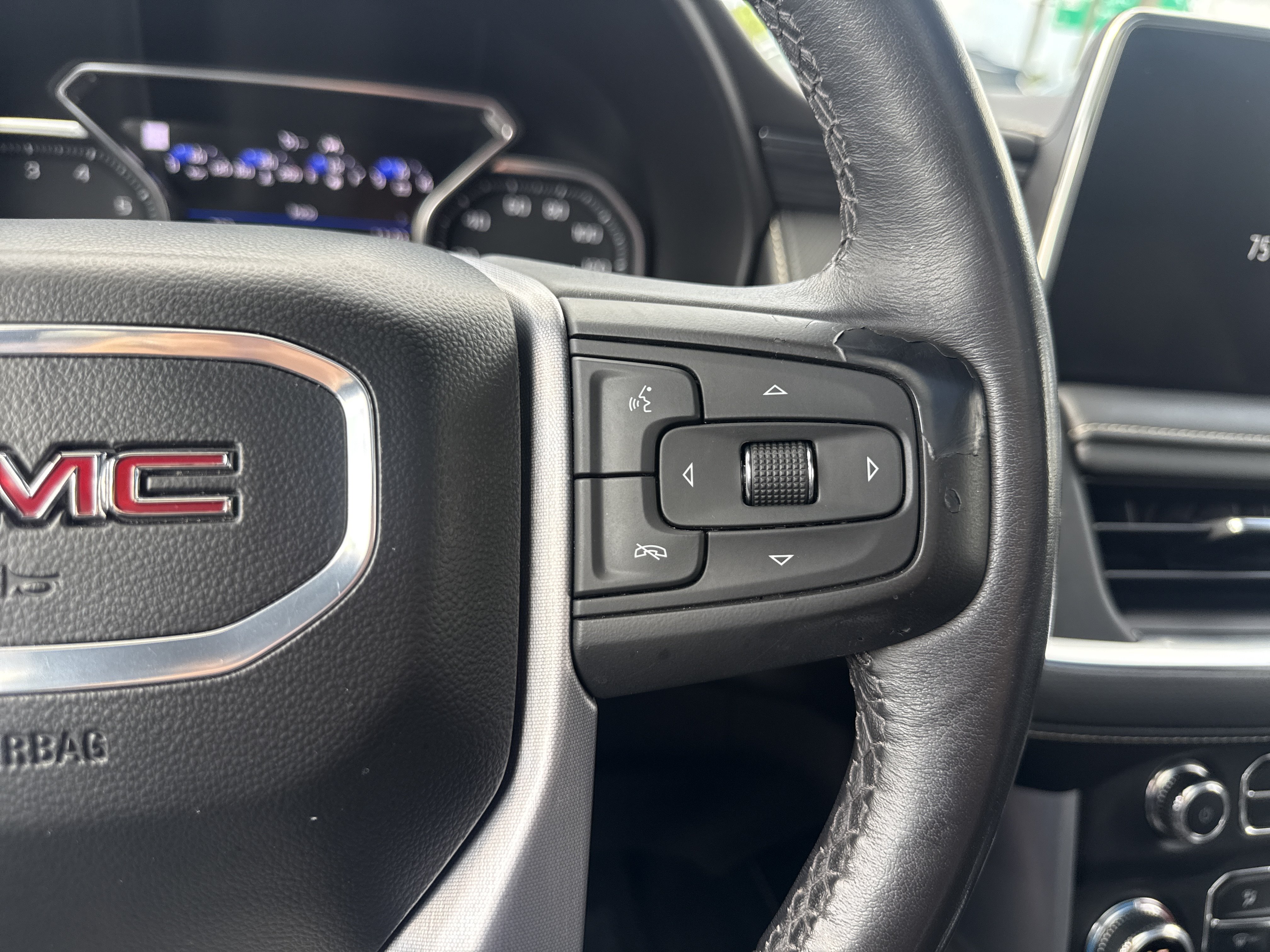 Used 2021 GMC Yukon SLT w/ SLT Premium Package RWD image 22