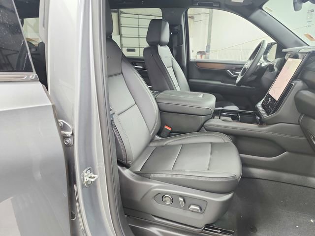 New 2026 GMC Yukon Denali w/ Sun & Power Step Package RWD image 39