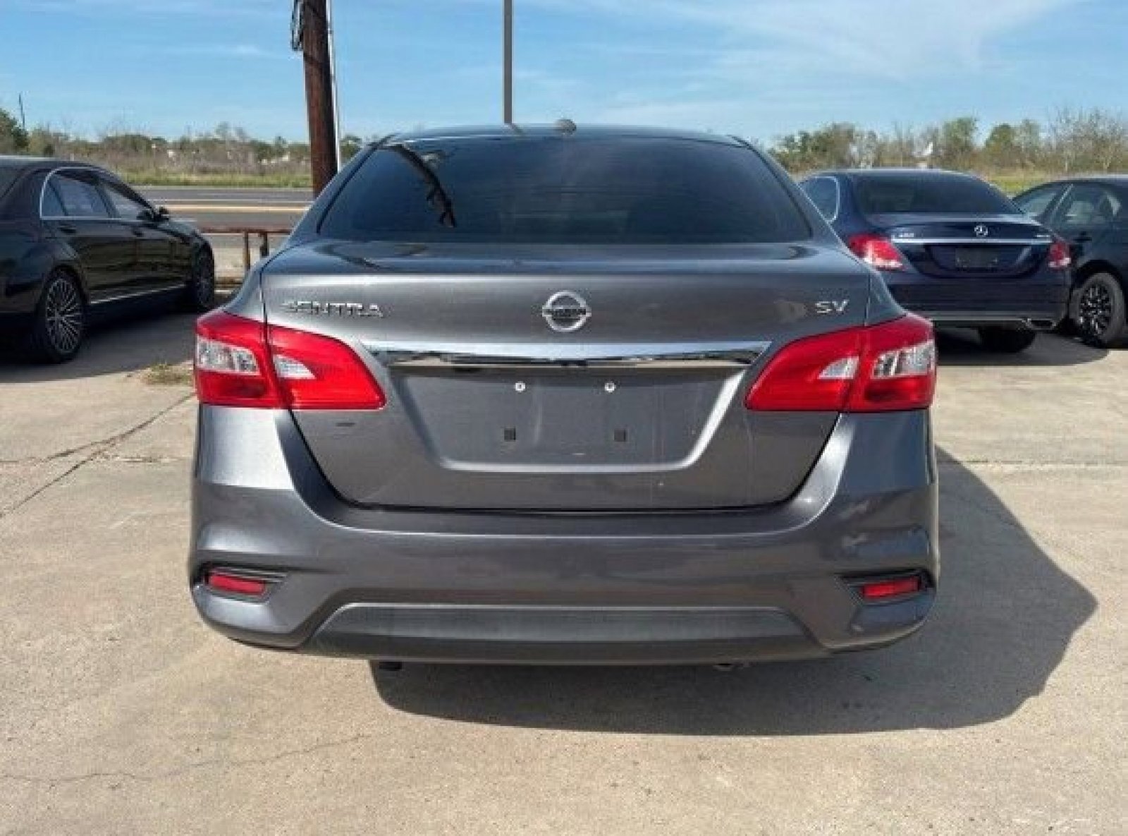 Used 2018 Nissan Sentra SV image 3