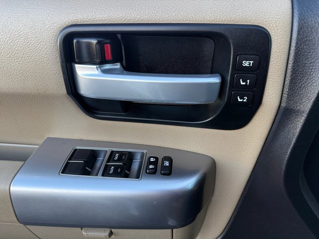 Used 2018 Toyota Sequoia Limited w/ Safety & Convenience Package AWD/4WD image 18