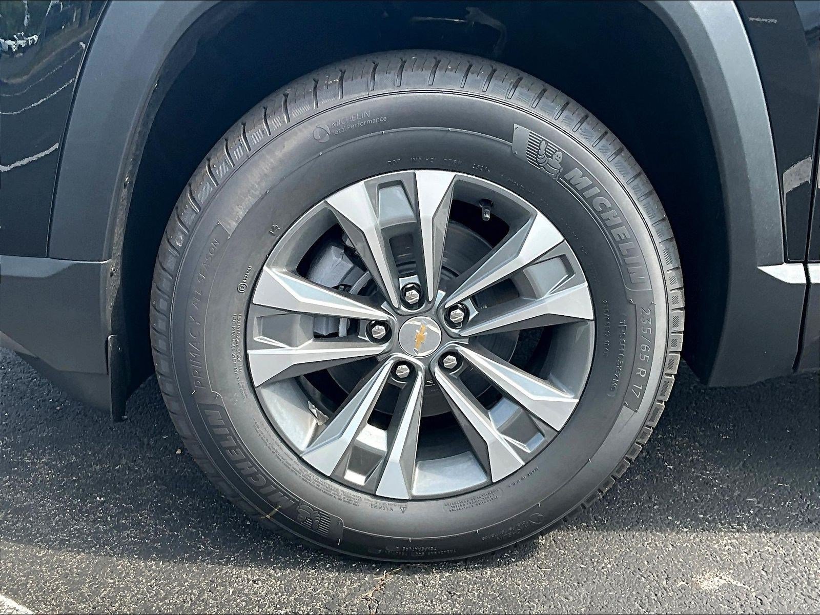 New 2027 Chevrolet Equinox LT w/ Safety and Technology Package AWD/4WD image 23