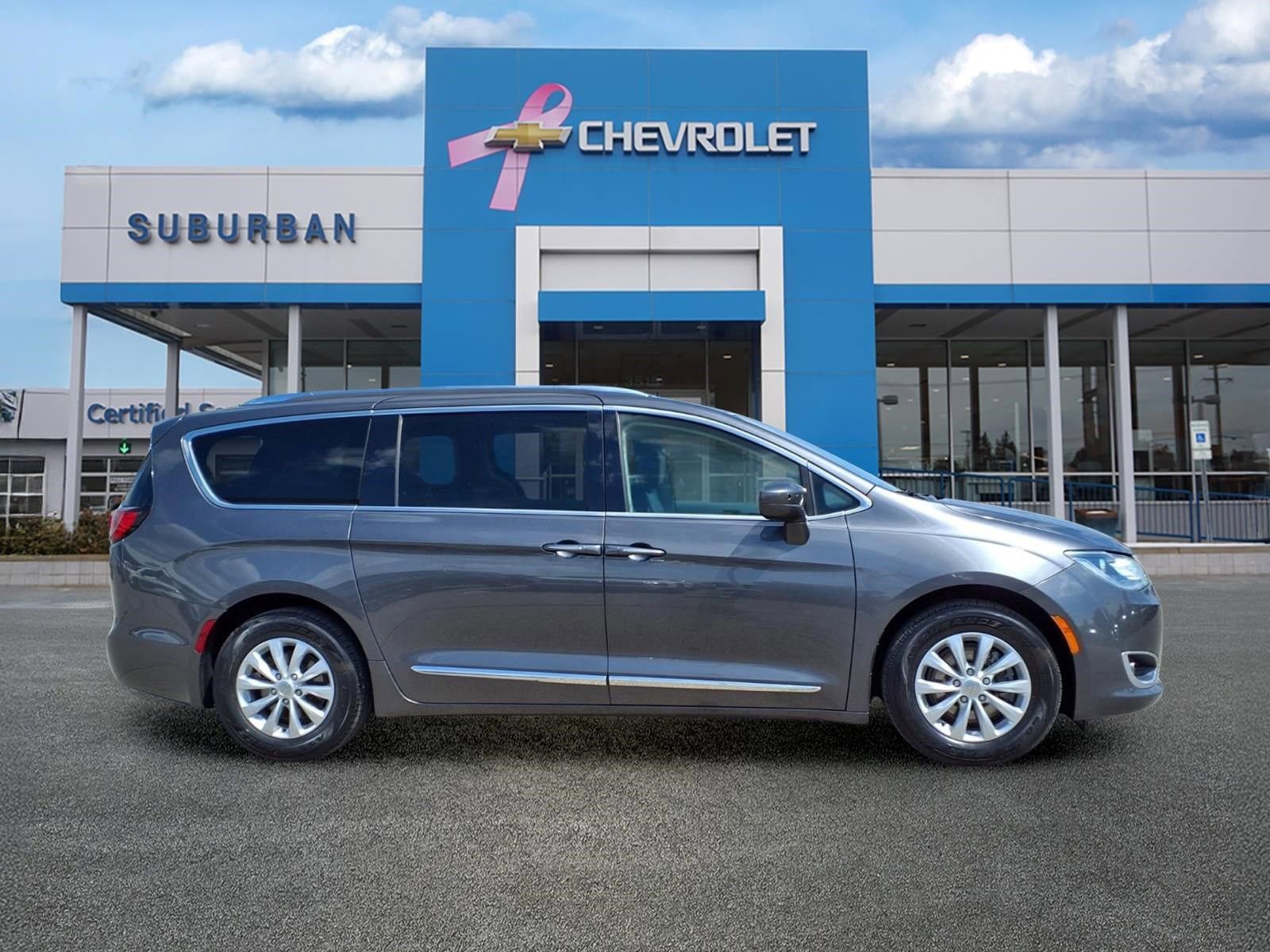 Used 2019 Chrysler Pacifica Touring-L FWD image 4