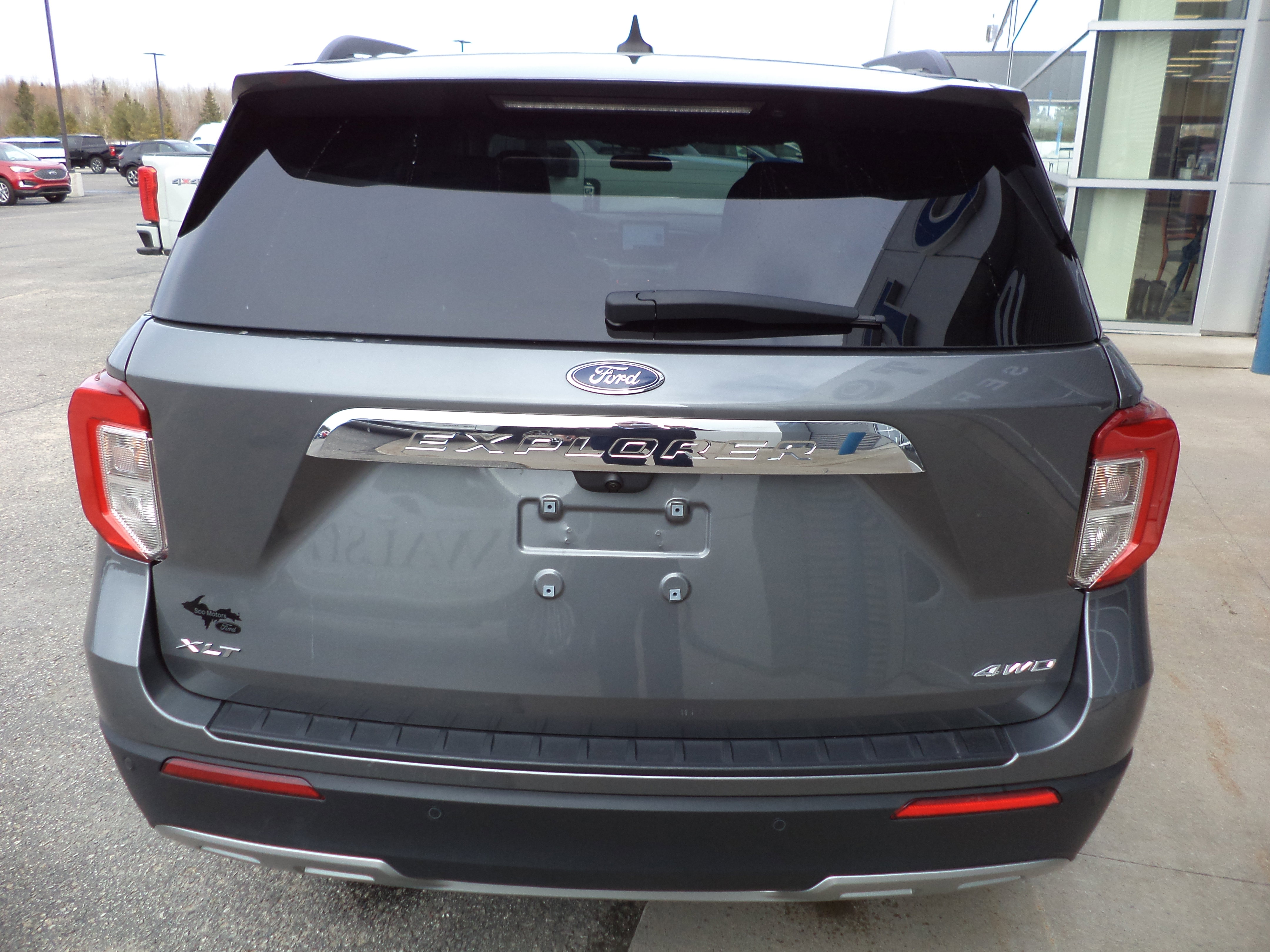 Used 2023 Ford Explorer XLT w/ Equipment Group 202A image 5