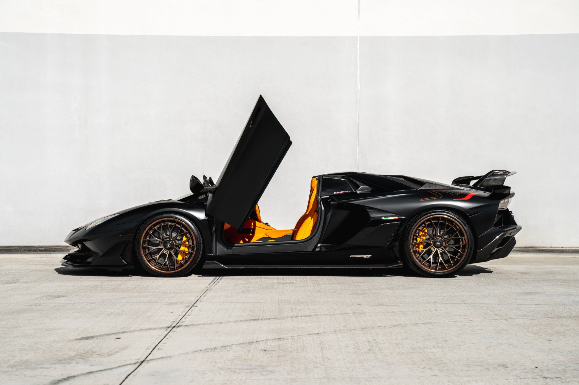 Used 2020 Lamborghini Aventador SVJ AWD/4WD image 19