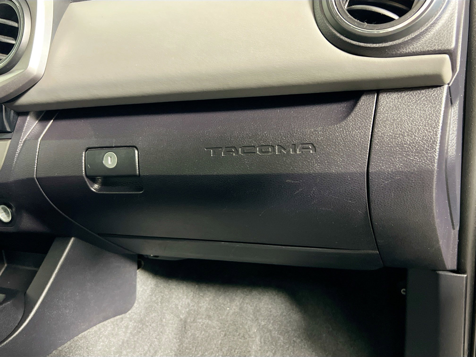 Used 2016 Toyota Tacoma SR5 w/ Towing Package image 33