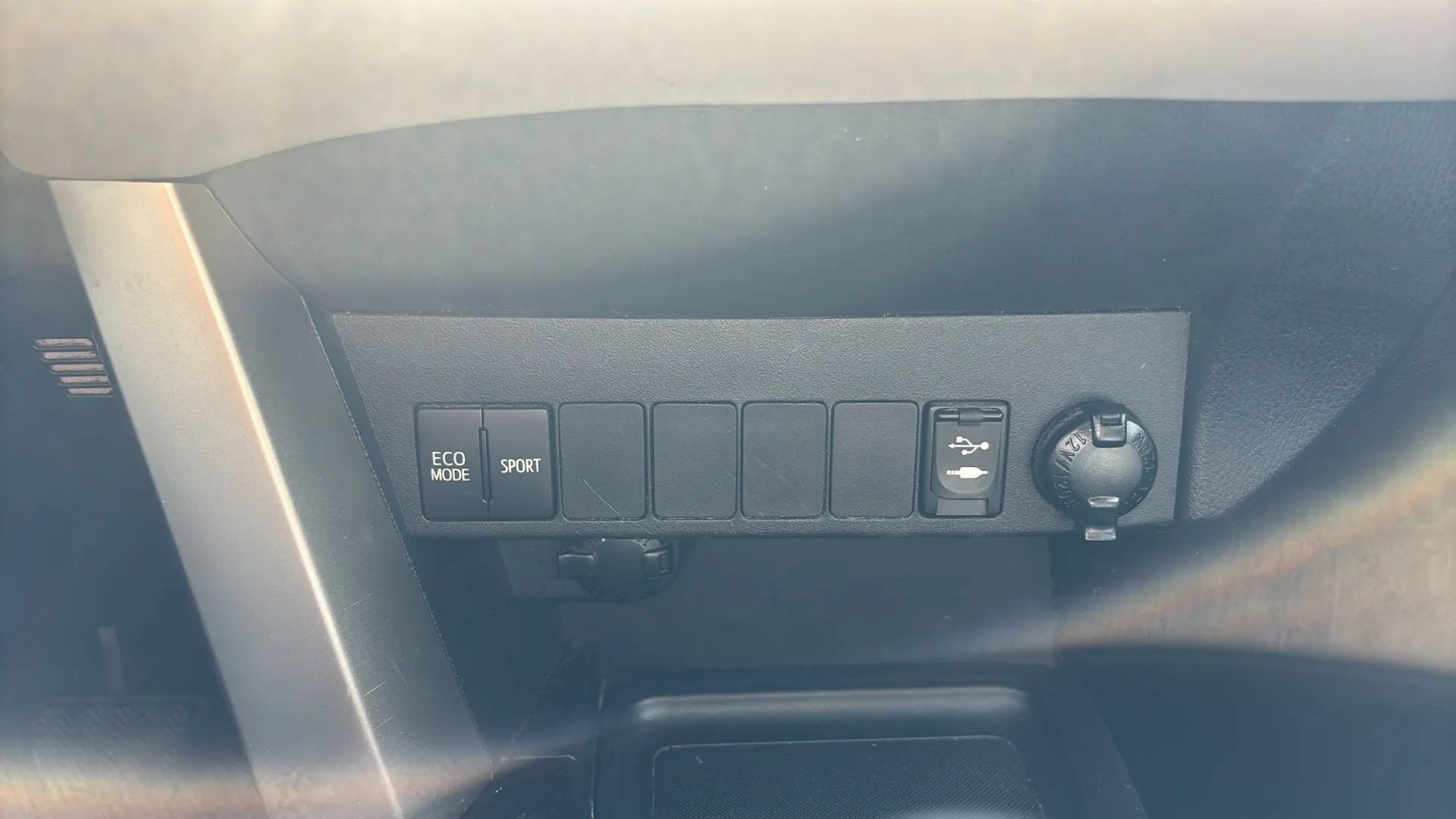 Used 2015 Toyota RAV4 XLE AWD/4WD image 24