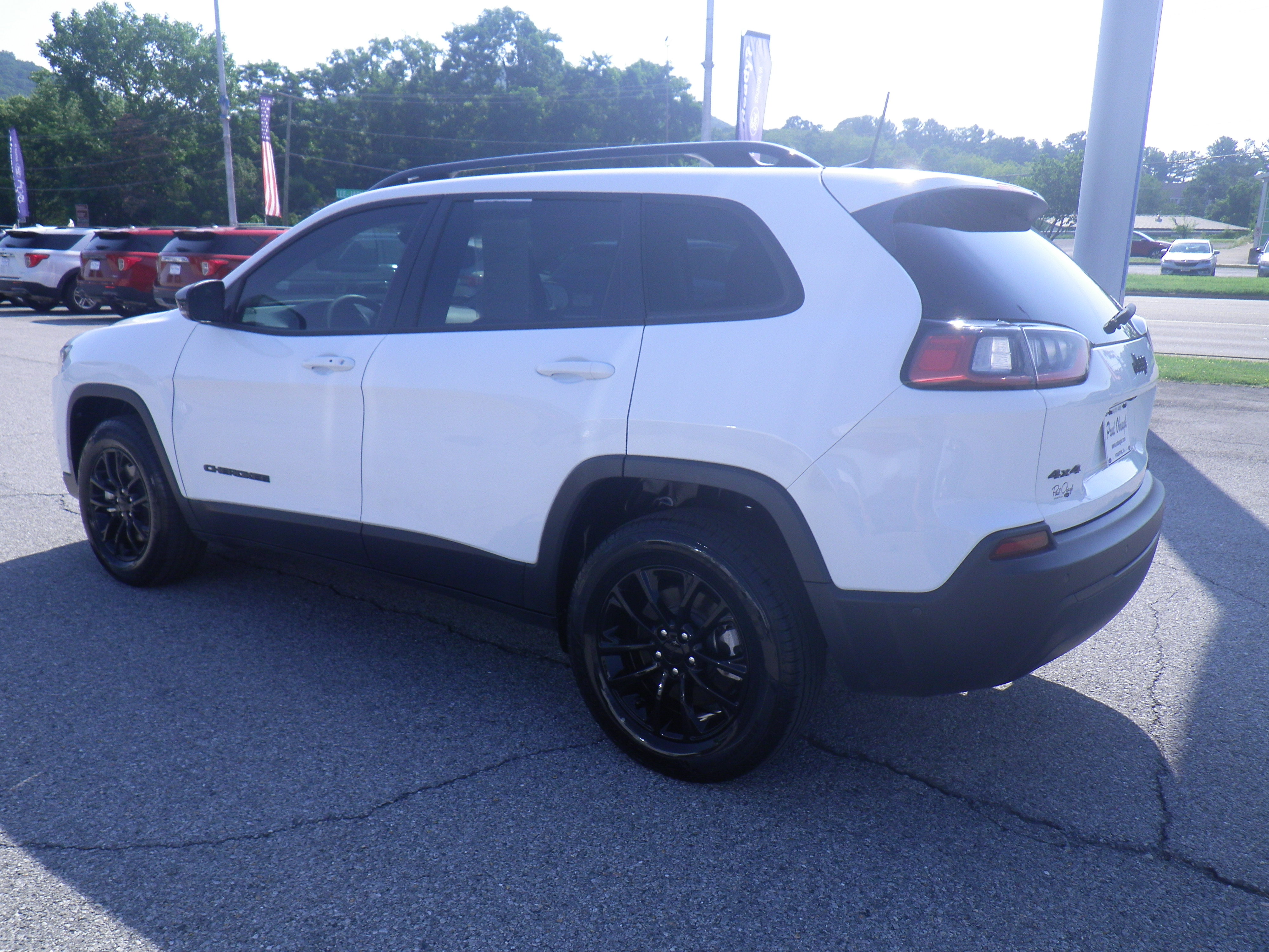 Used 2023 Jeep Cherokee Altitude Lux image 4
