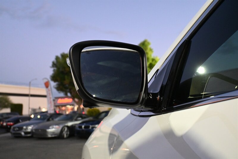Used 2021 Nissan Murano SL w/ SL Moonroof Package AWD/4WD image 16