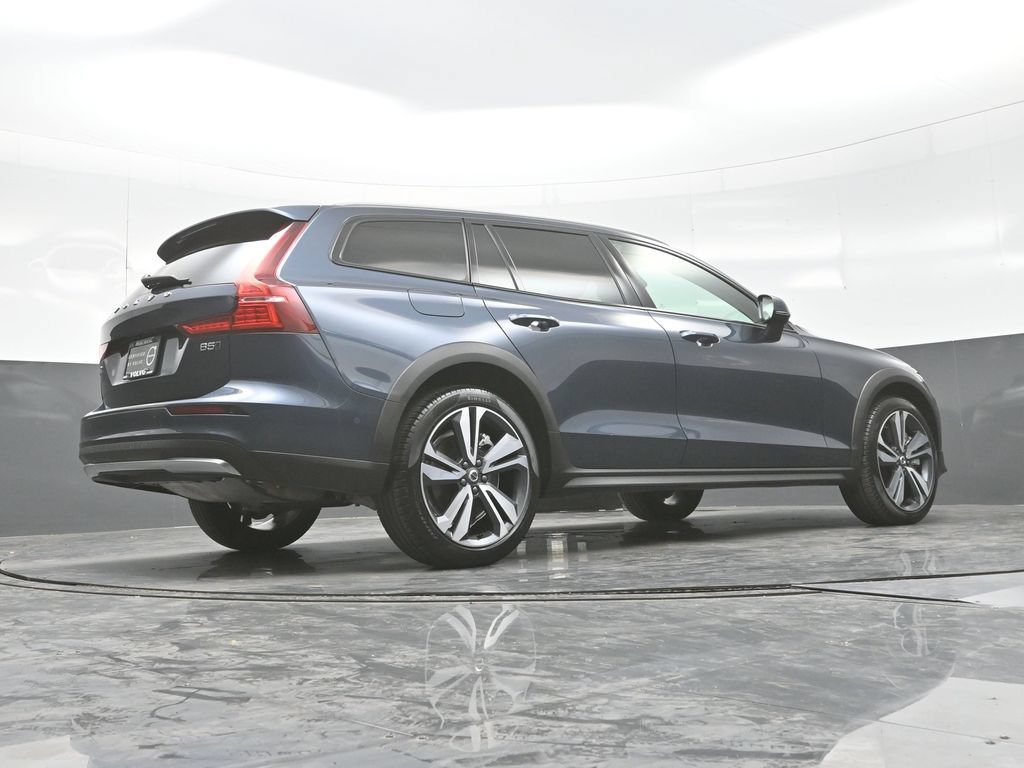 Used 2026 Volvo V60 B5 Cross Country Plus AWD/4WD image 30