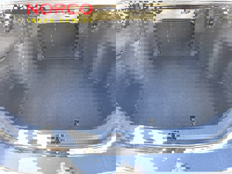 Used 2020 Toyota Camry SE image 9