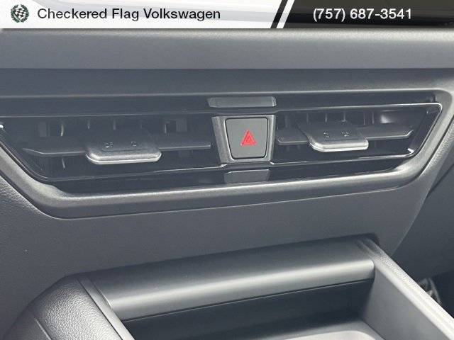 New 2025 Volkswagen Tiguan SE image 39