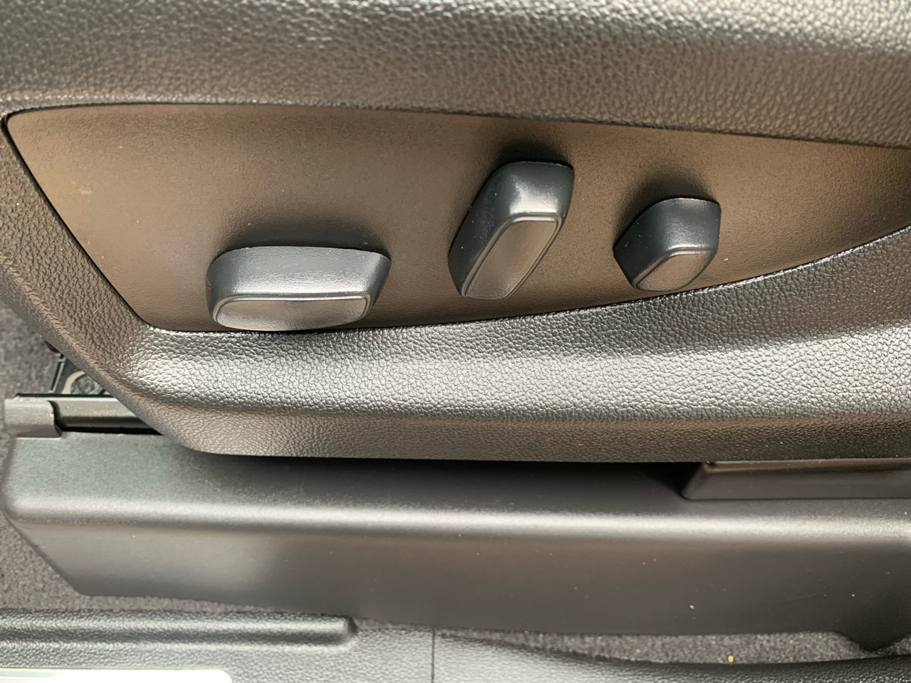 Used 2020 GMC Yukon XL SLT image 28