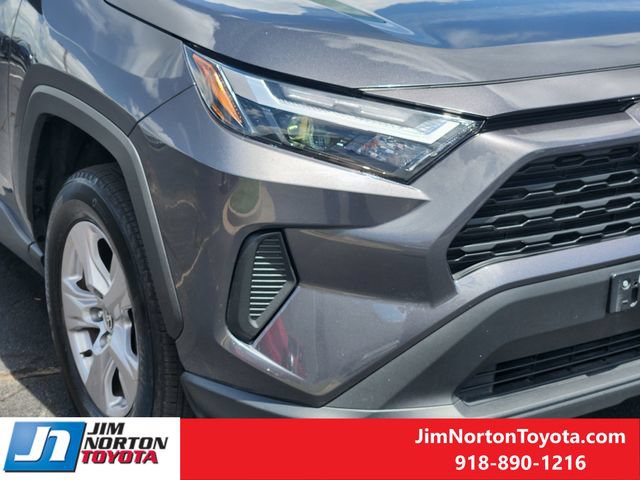 Used 2025 Toyota RAV4 XLE FWD image 9