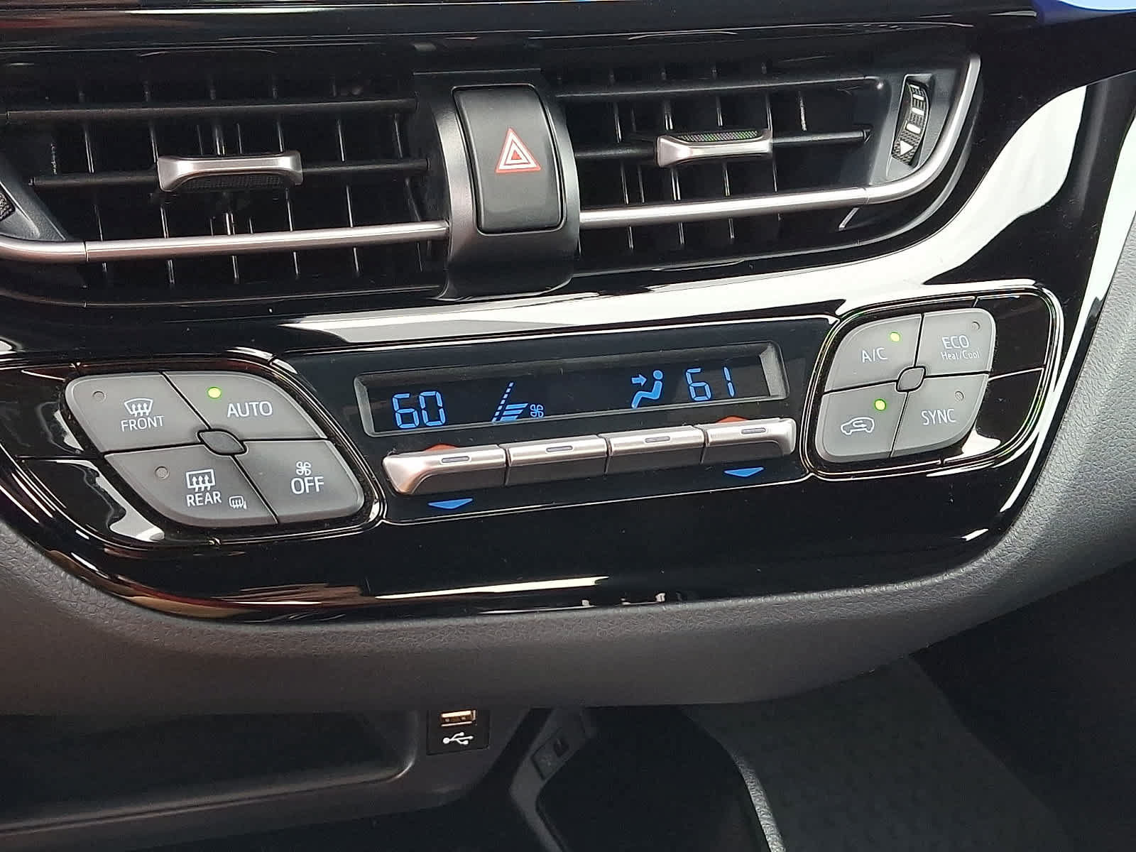 Used 2020 Toyota C-HR XLE FWD image 17