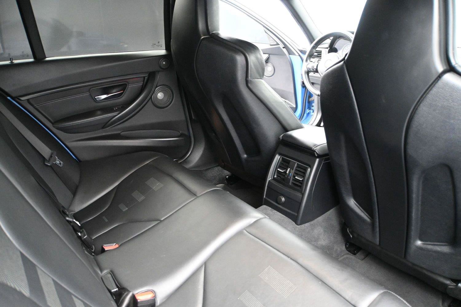 Used 2018 BMW M3 RWD image 26