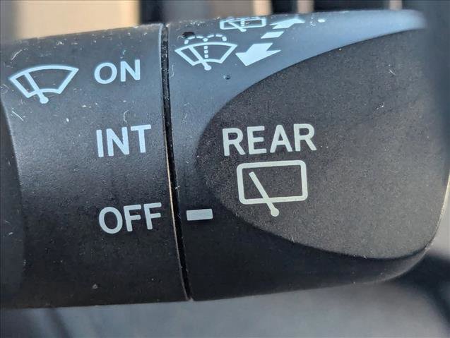 Used 2018 Toyota RAV4 LE image 10