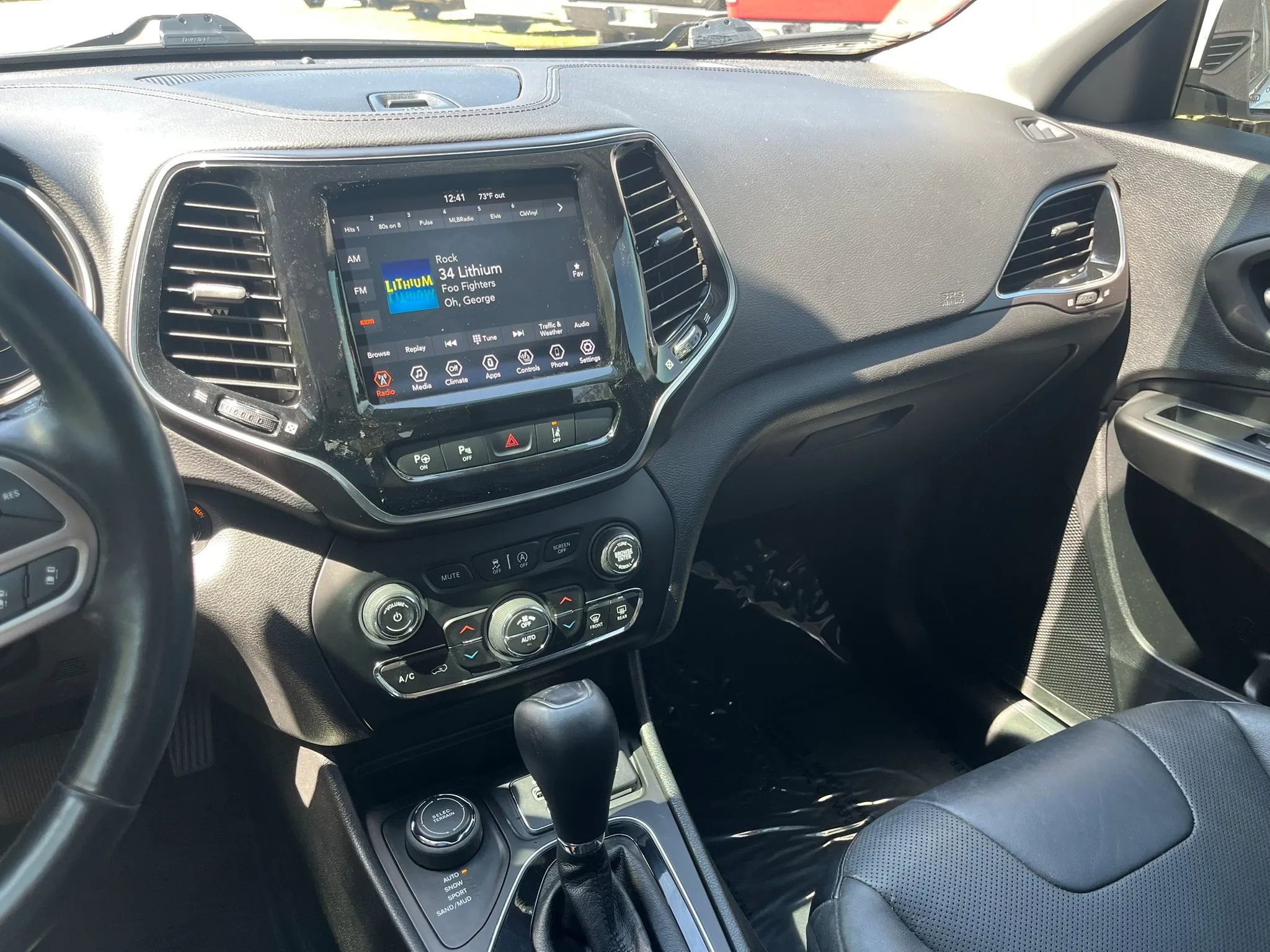 Used 2021 Jeep Cherokee Limited image 31