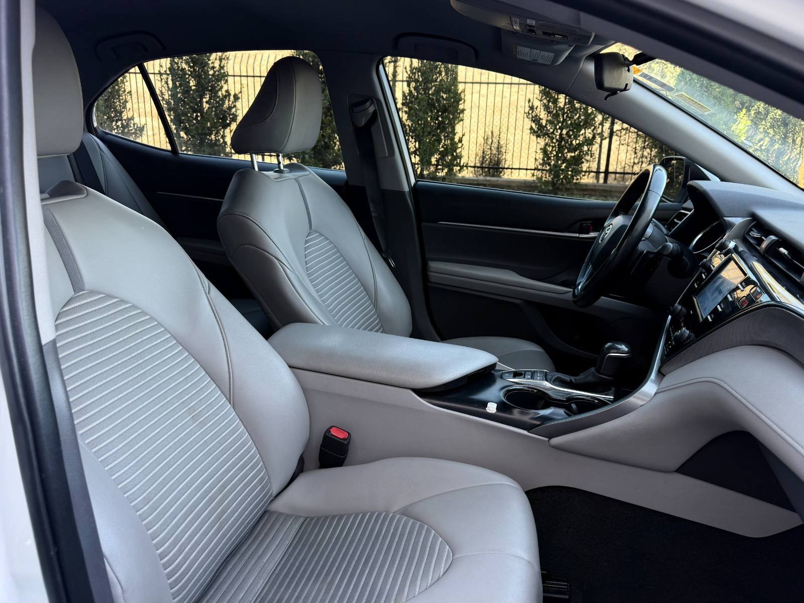 Used 2020 Toyota Camry SE w/ Carpet Mat Package FWD image 25