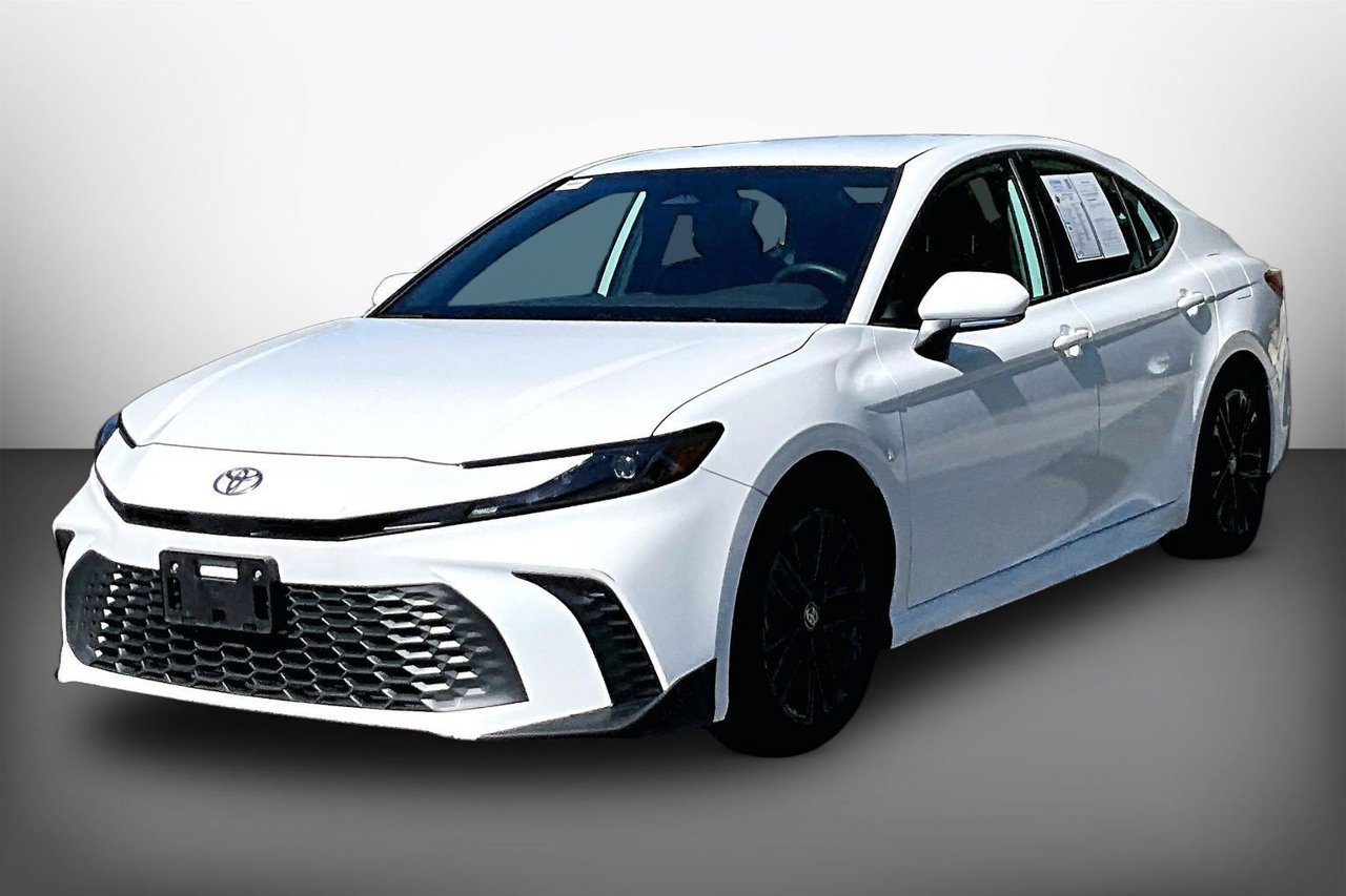 Used 2025 Toyota Camry SE FWD image 4