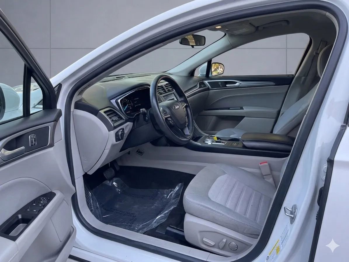 Used 2020 Ford Fusion SE FWD image 9