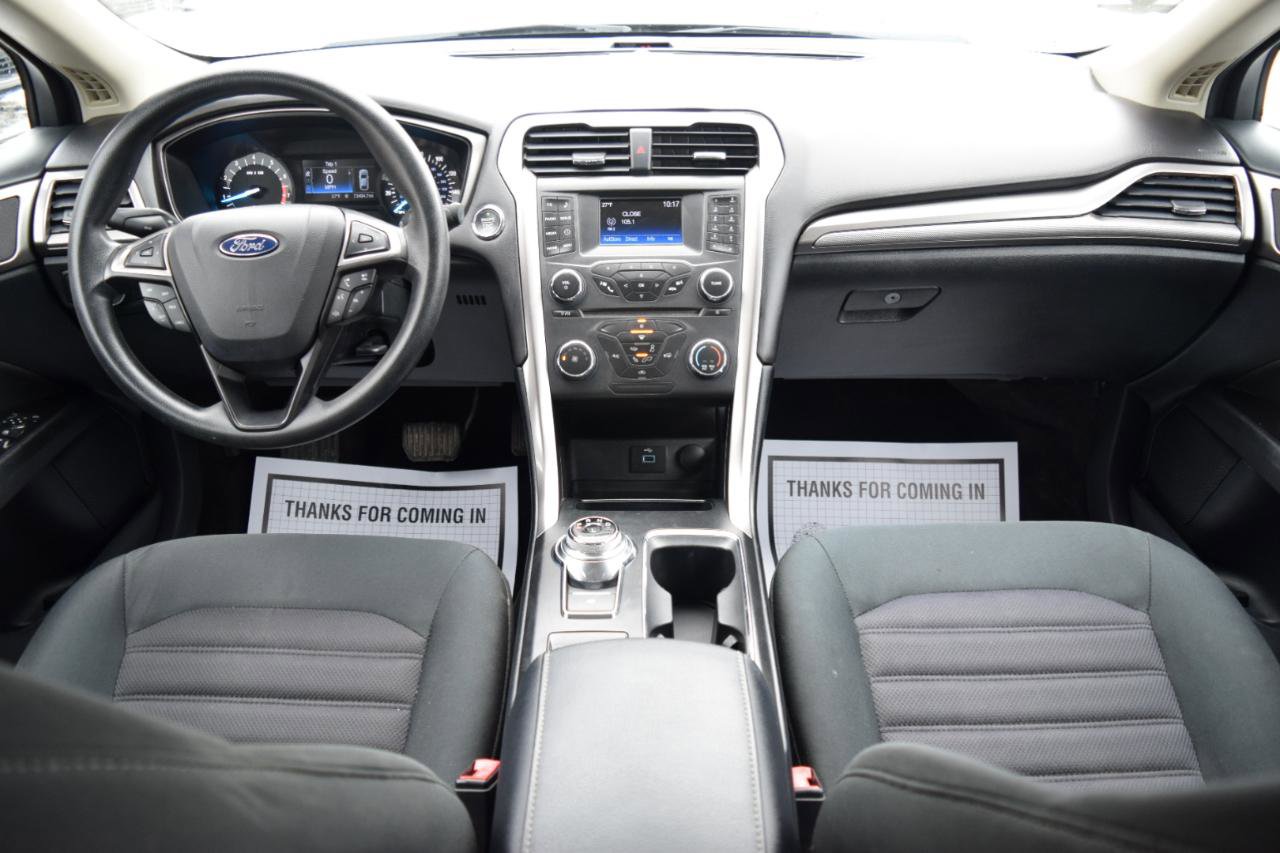 Used 2017 Ford Fusion SE FWD image 14