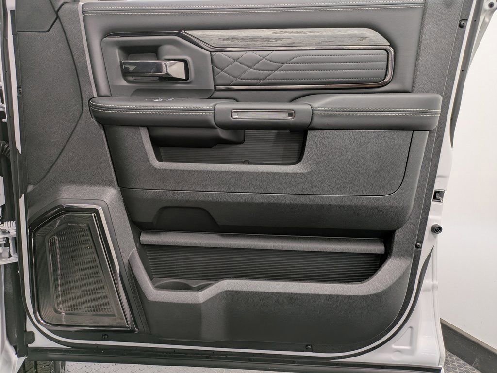 Used 2025 RAM 3500 Limited AWD/4WD image 31