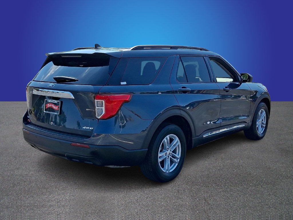 Used 2024 Ford Explorer XLT AWD/4WD image 4