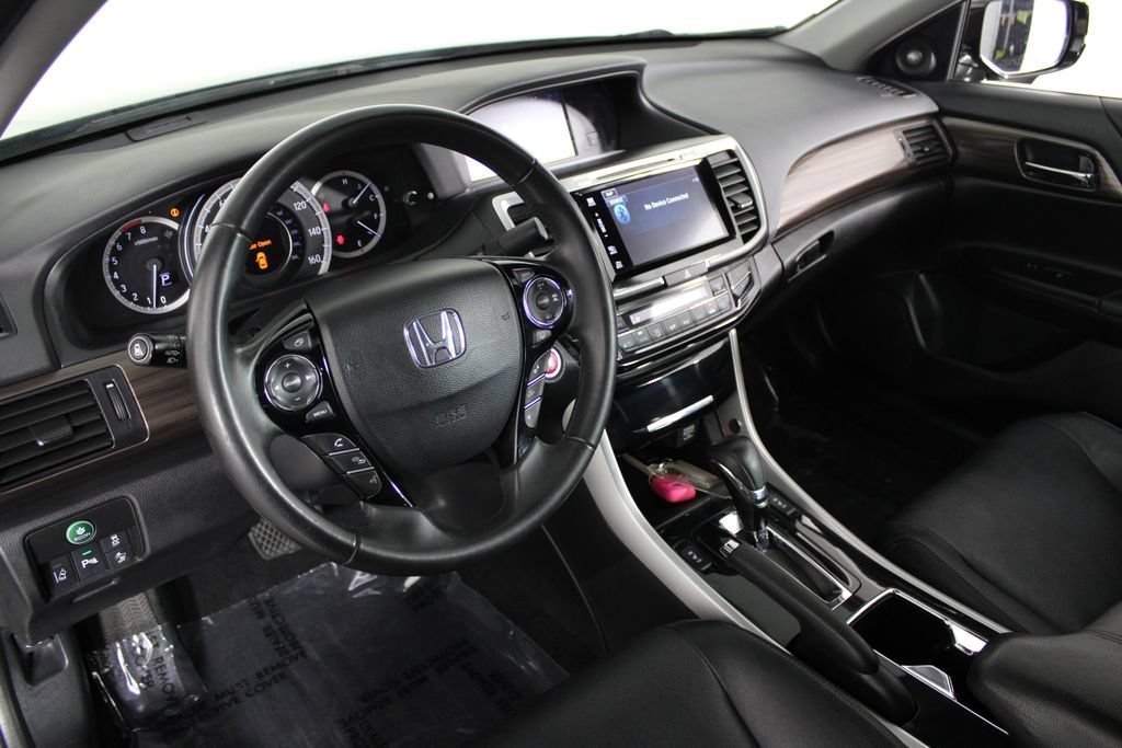 Used 2017 Honda Accord Touring image 17