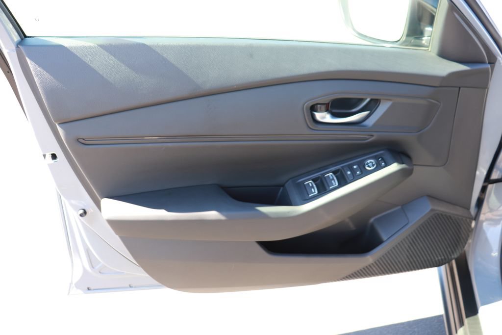Certified 2025 Honda Accord SE image 9